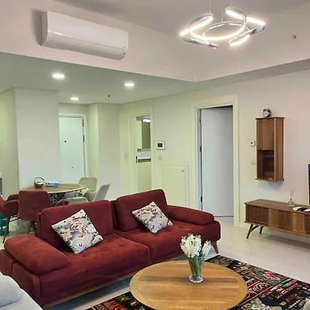 Cukurova Balkon Bueyuek 1+1